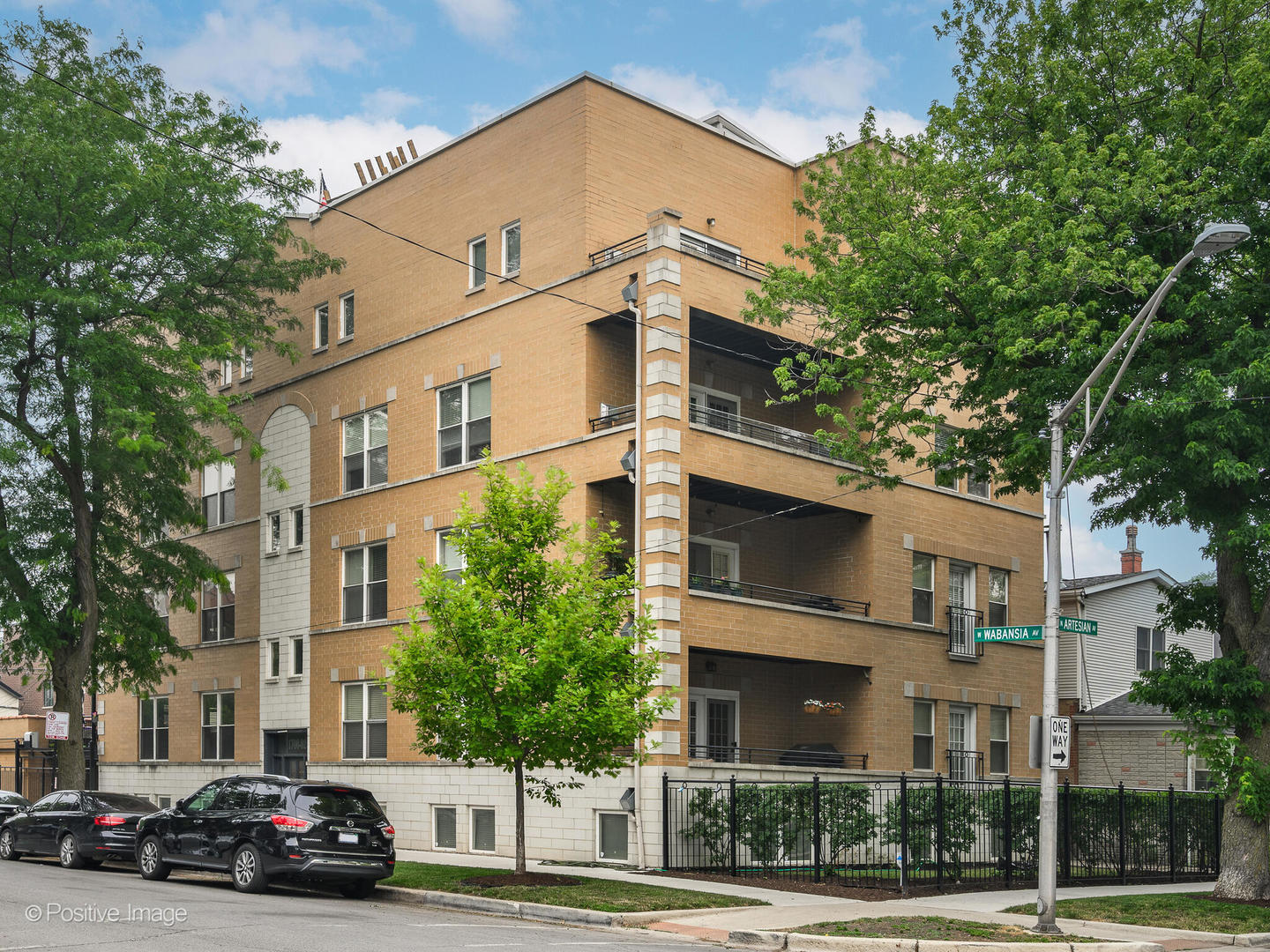 1702 N Artesian Avenue Unit: 2W