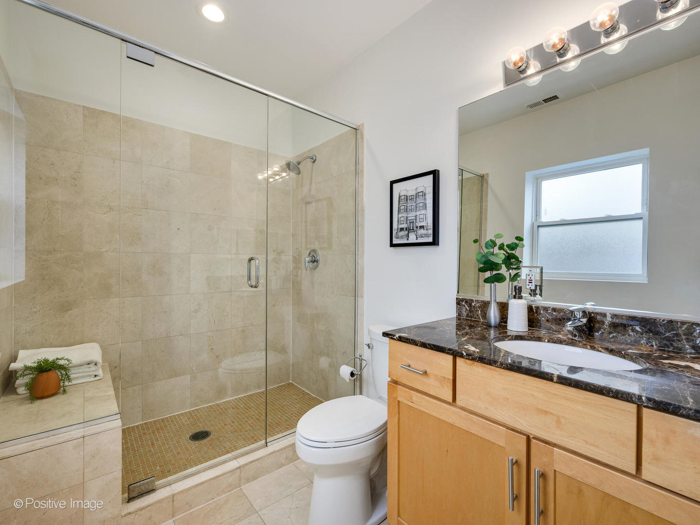 1702 N Artesian Avenue Unit: 2W