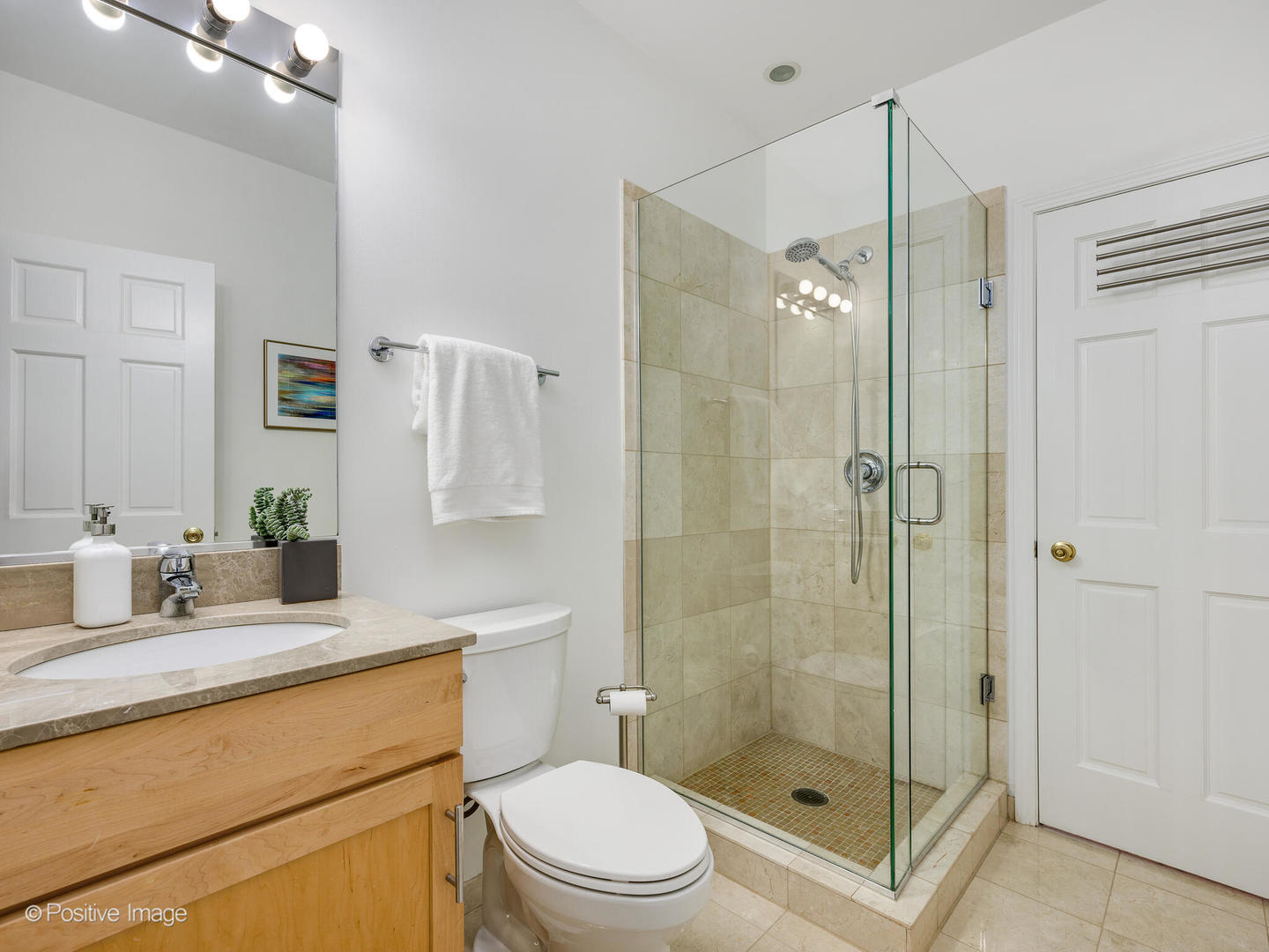 1702 N Artesian Avenue Unit: 2W