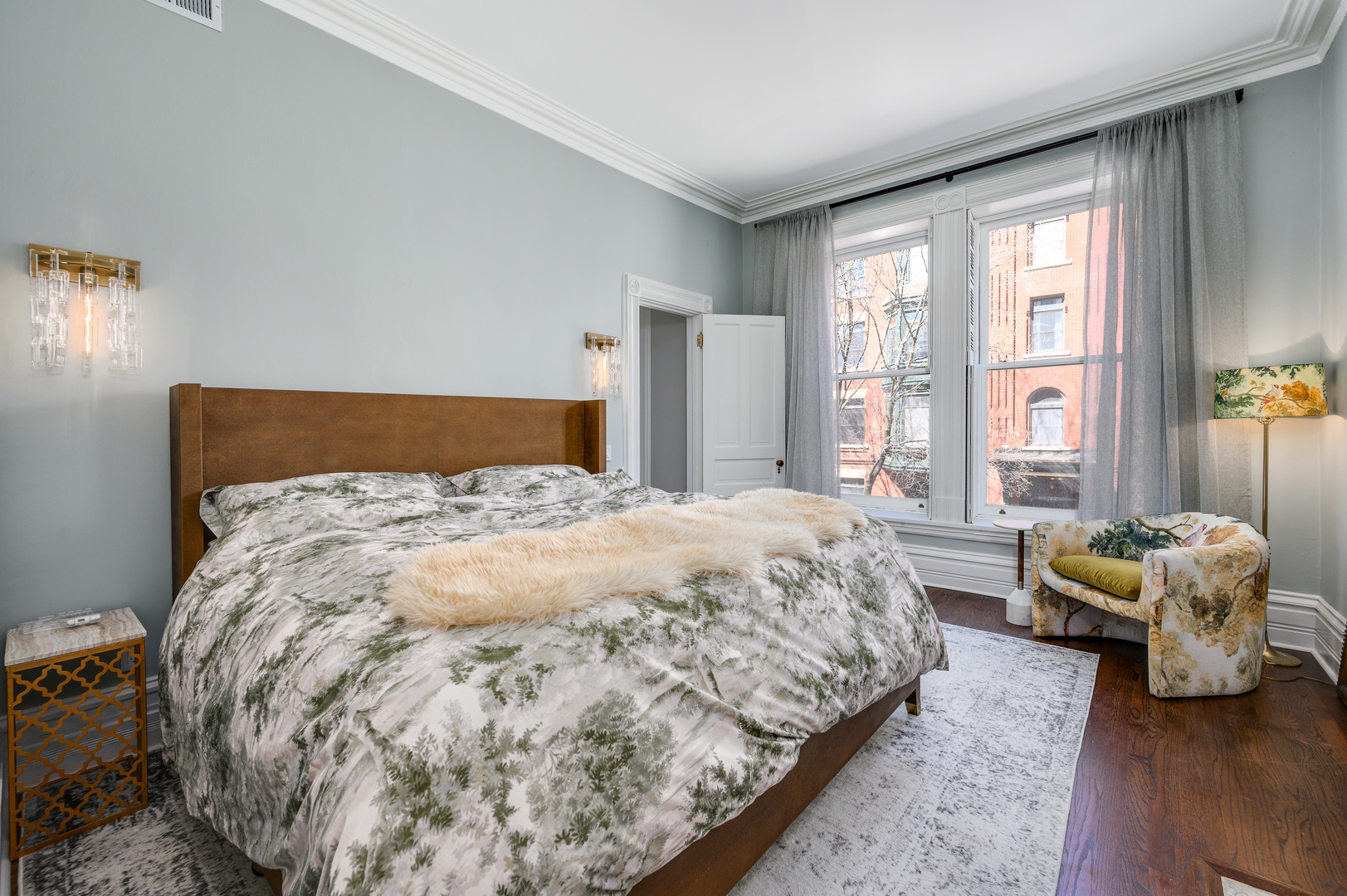 121 W DELAWARE Place