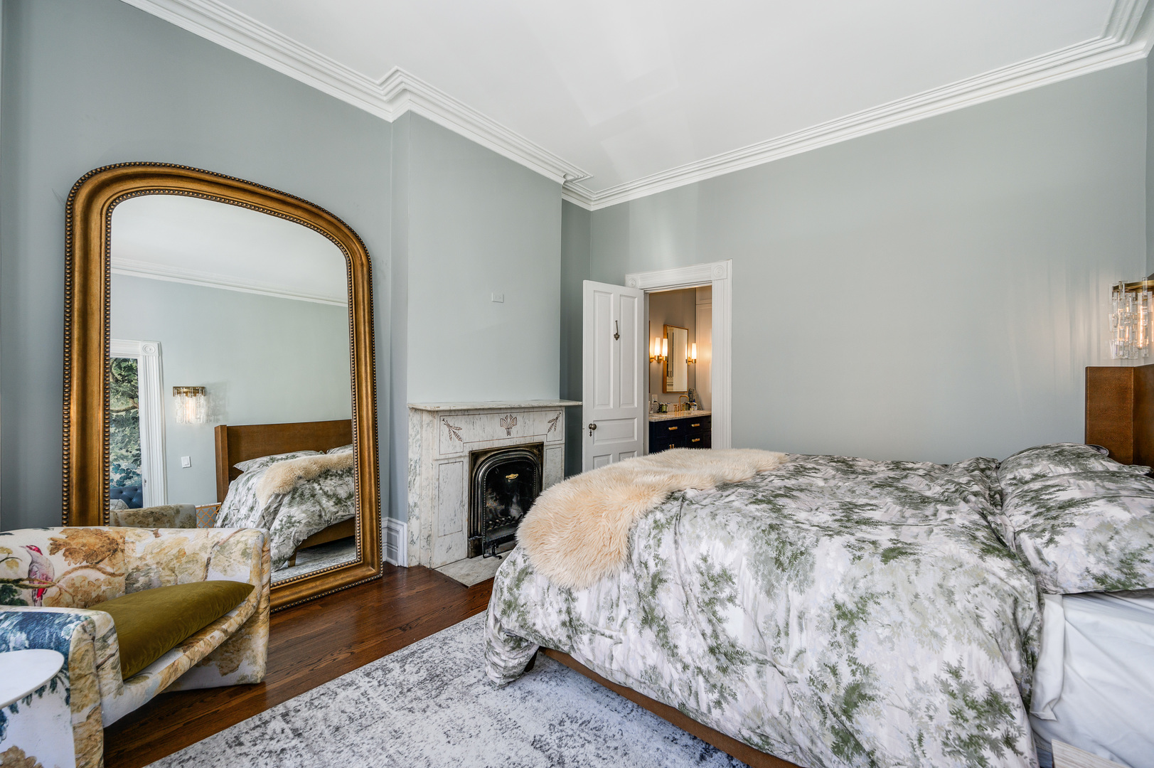 121 W DELAWARE Place