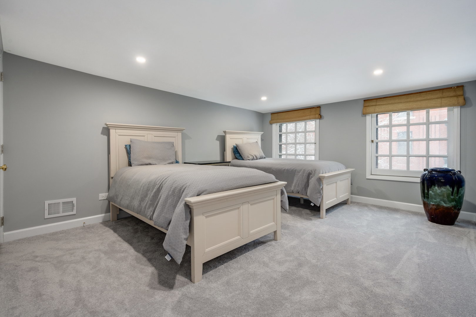 121 W DELAWARE Place