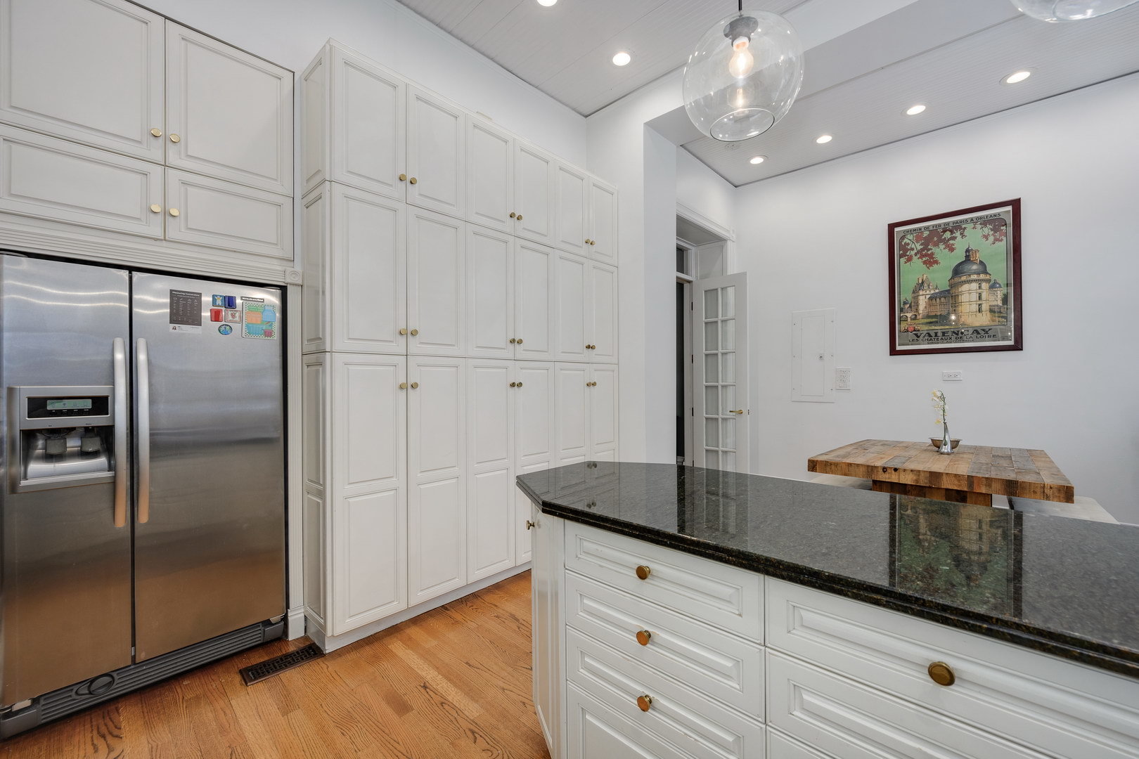 121 W DELAWARE Place