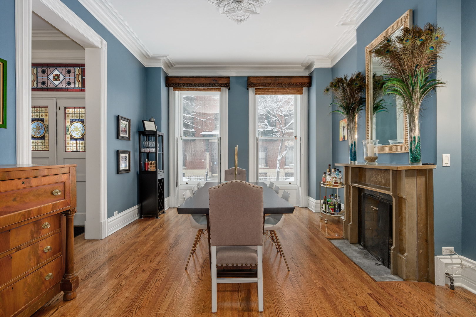 121 W DELAWARE Place