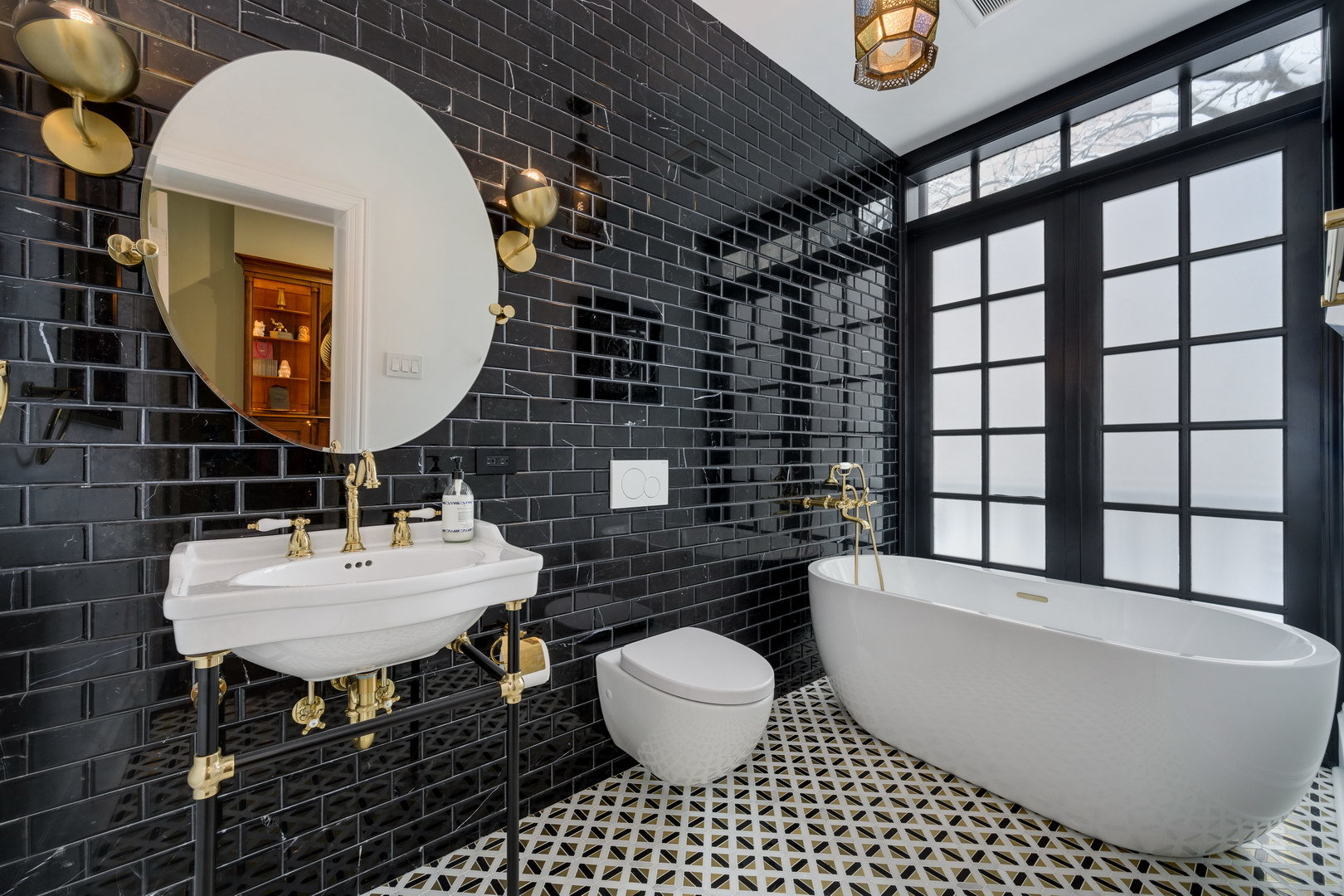 121 W DELAWARE Place