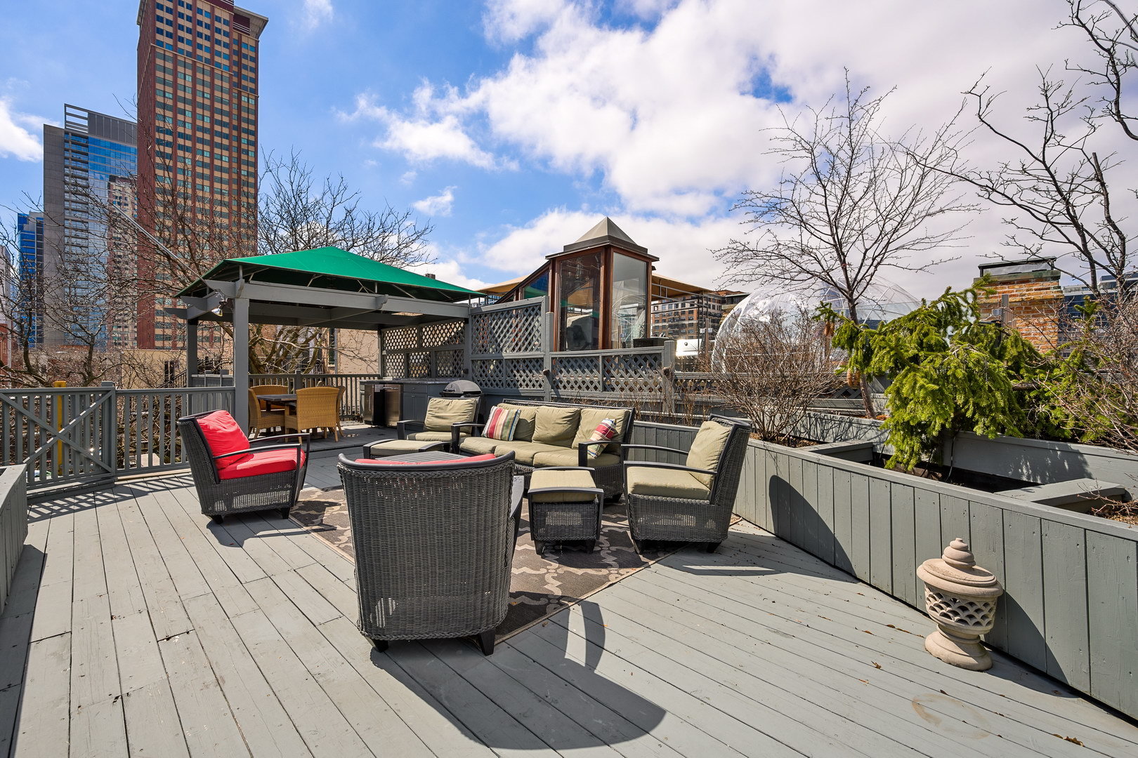 121 W DELAWARE Place