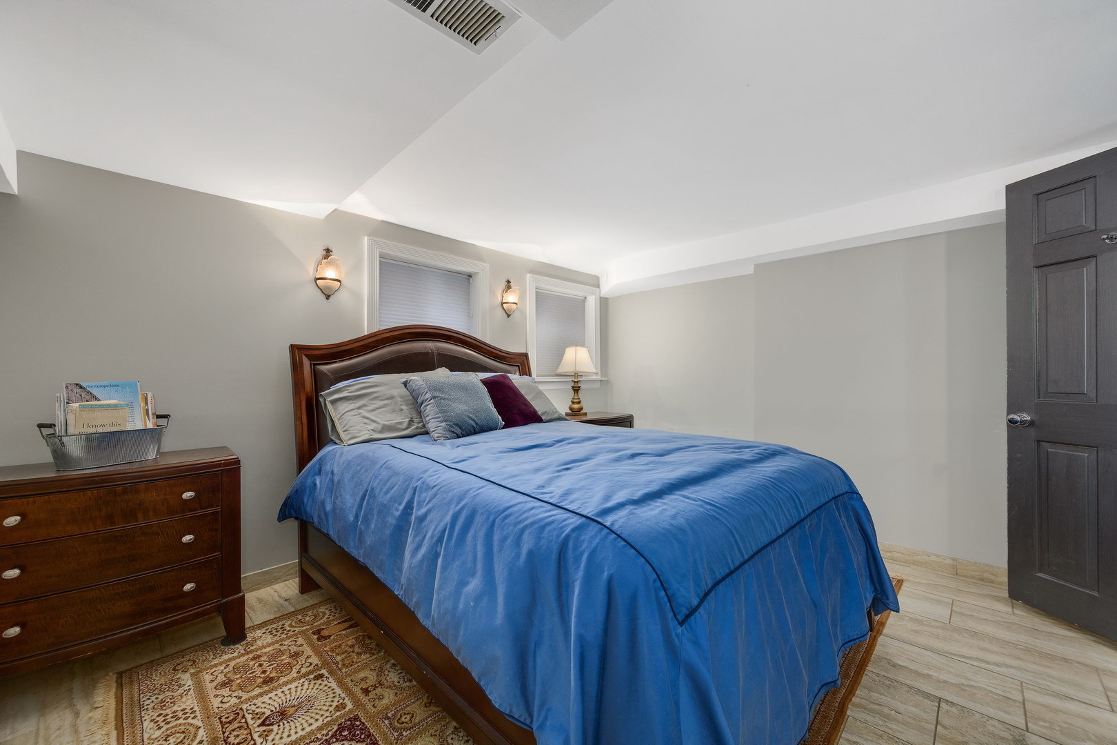 121 W DELAWARE Place