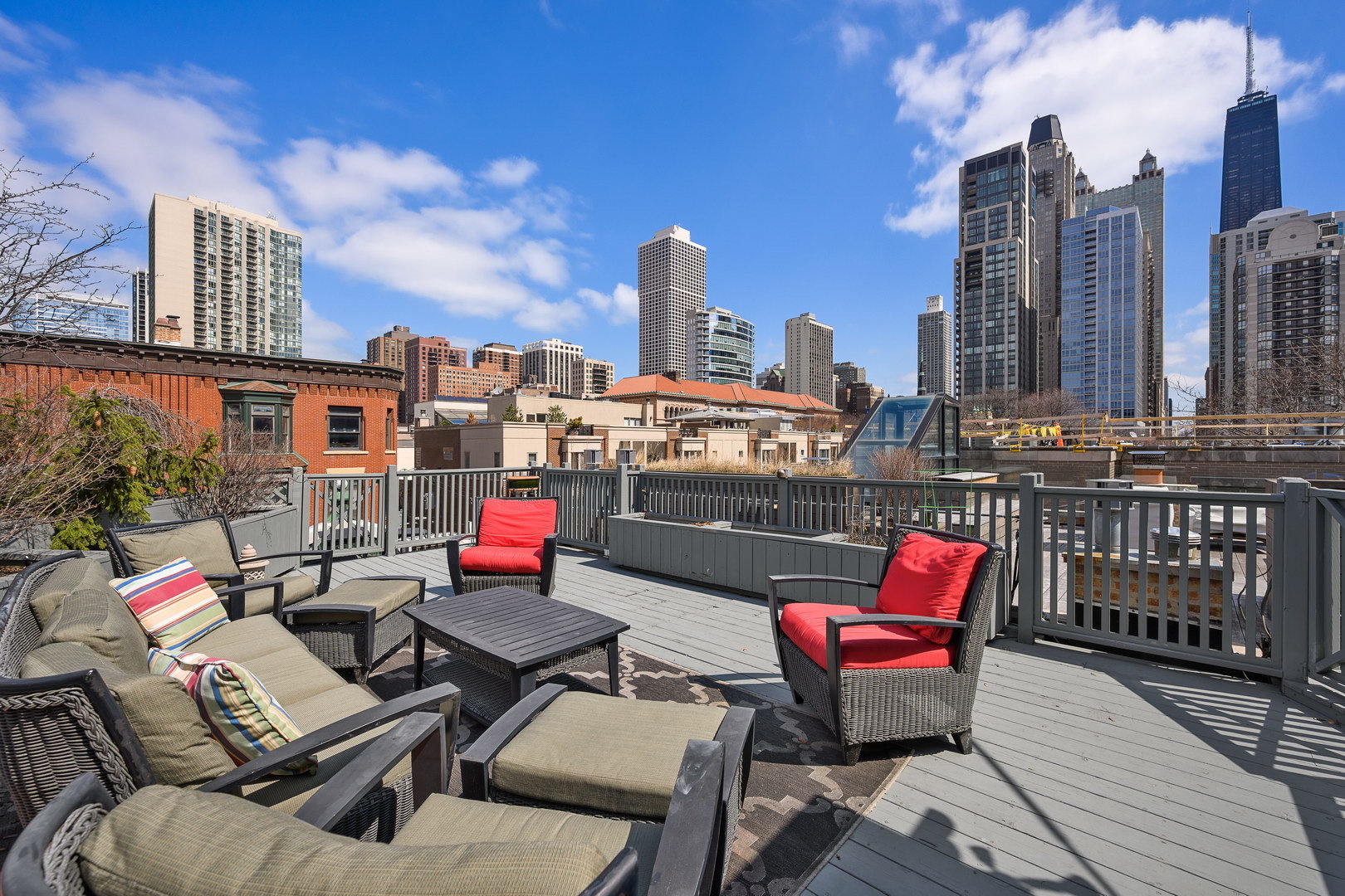 121 W DELAWARE Place