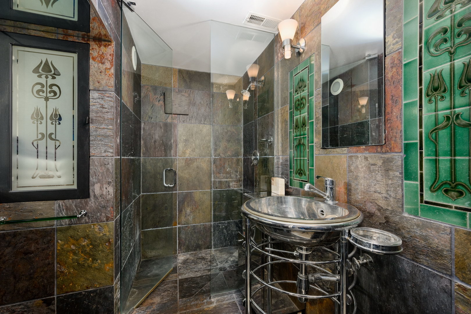 121 W DELAWARE Place