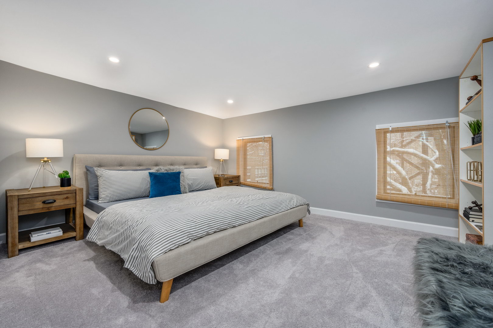 121 W DELAWARE Place