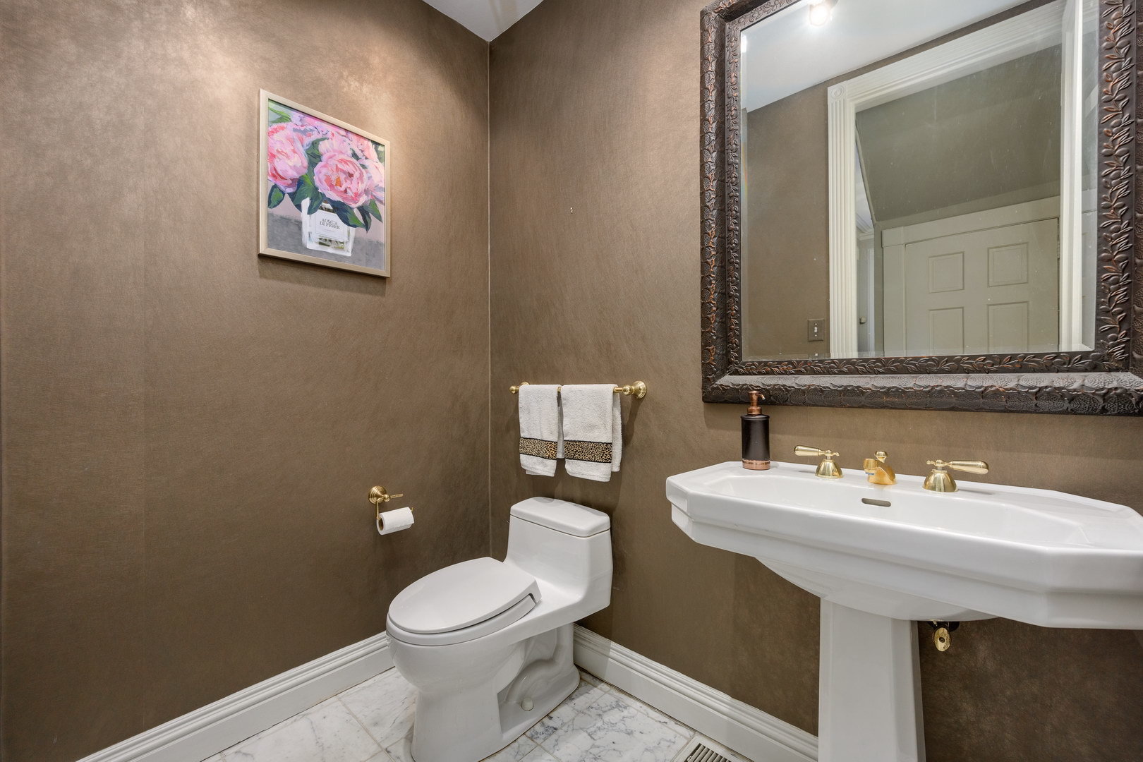 121 W DELAWARE Place