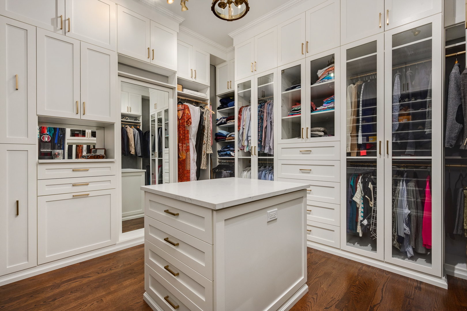 121 W DELAWARE Place