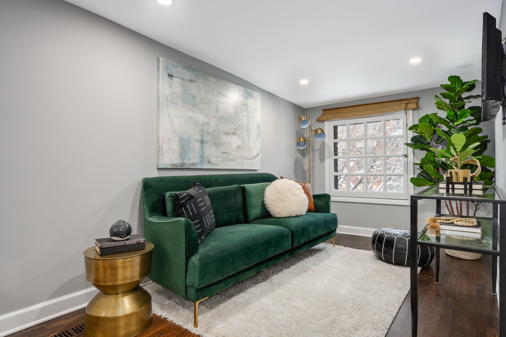 121 W DELAWARE Place