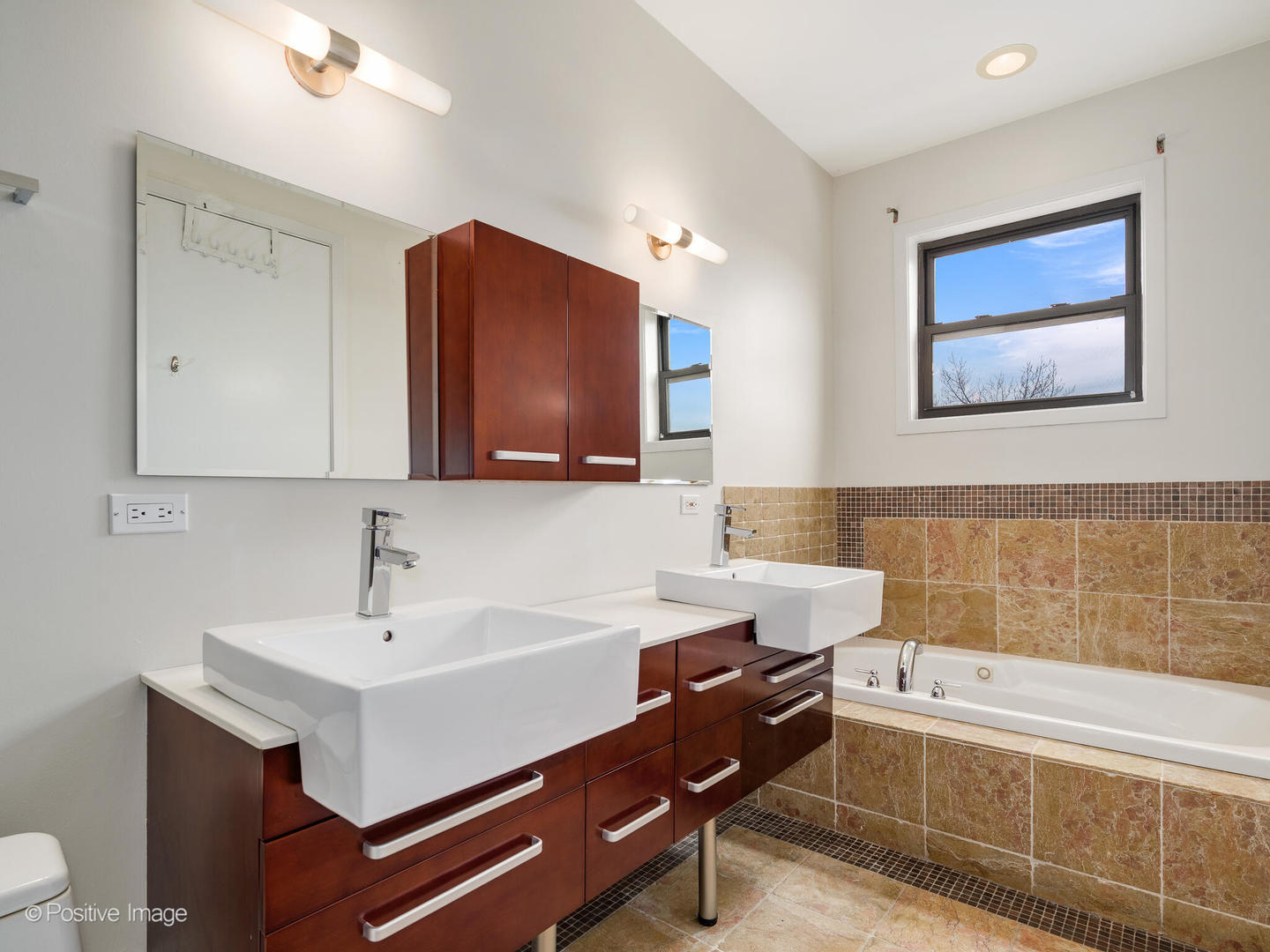 2852 N Halsted Street Unit: 4N