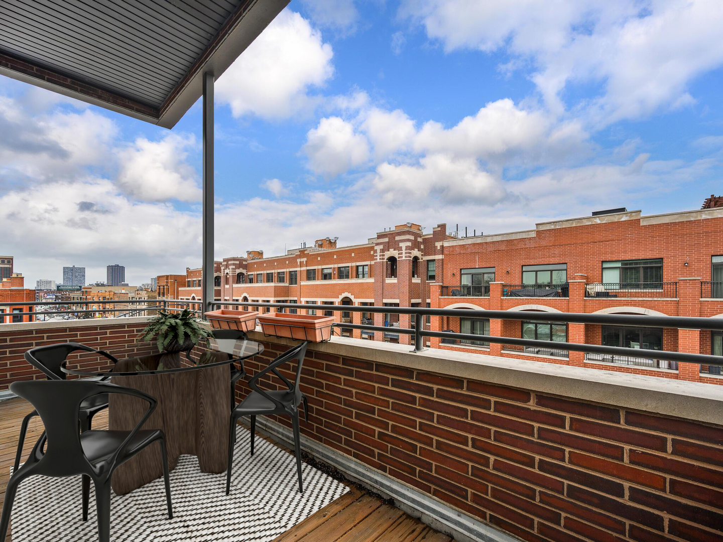 2852 N Halsted Street Unit: 4N