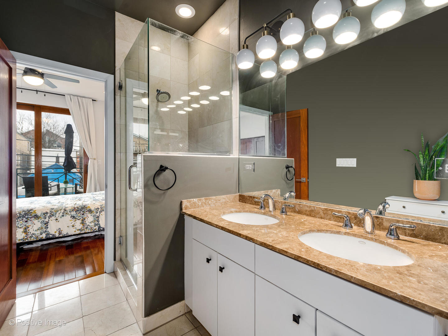 852 N Ashland Avenue Unit: 1