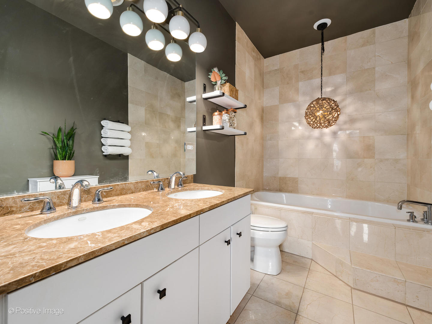 852 N Ashland Avenue Unit: 1