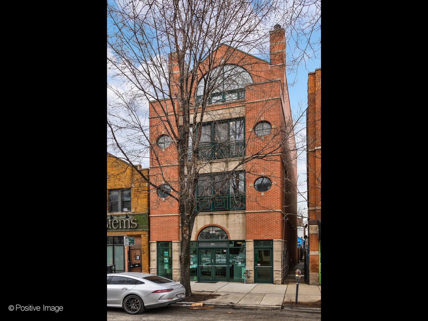 852 N Ashland Avenue Unit: 1