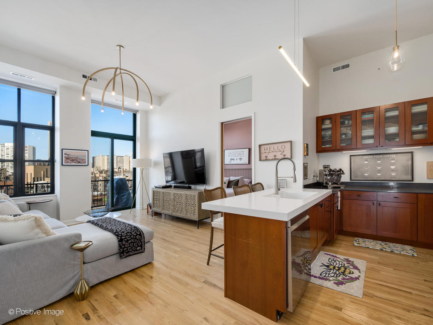 3631 N Halsted Street Unit: 404