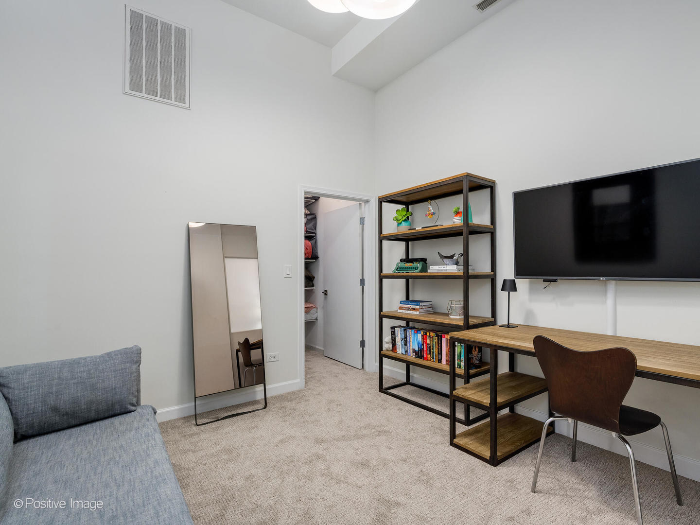 3631 N Halsted Street Unit: 404