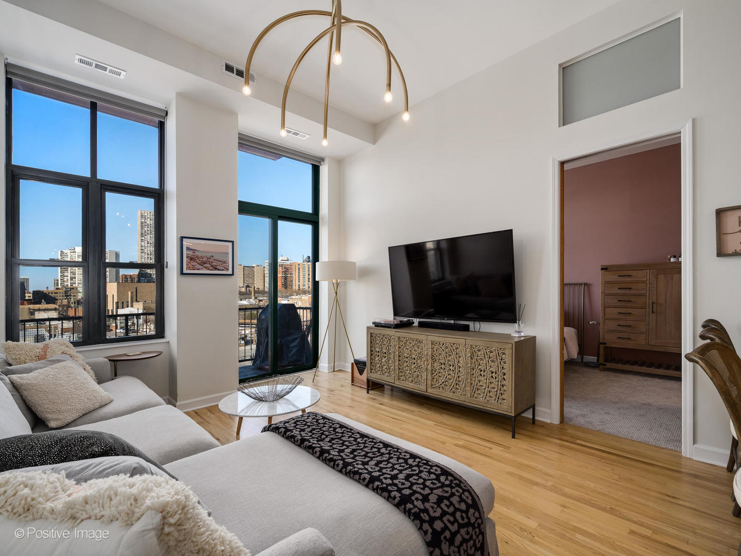 3631 N Halsted Street Unit: 404