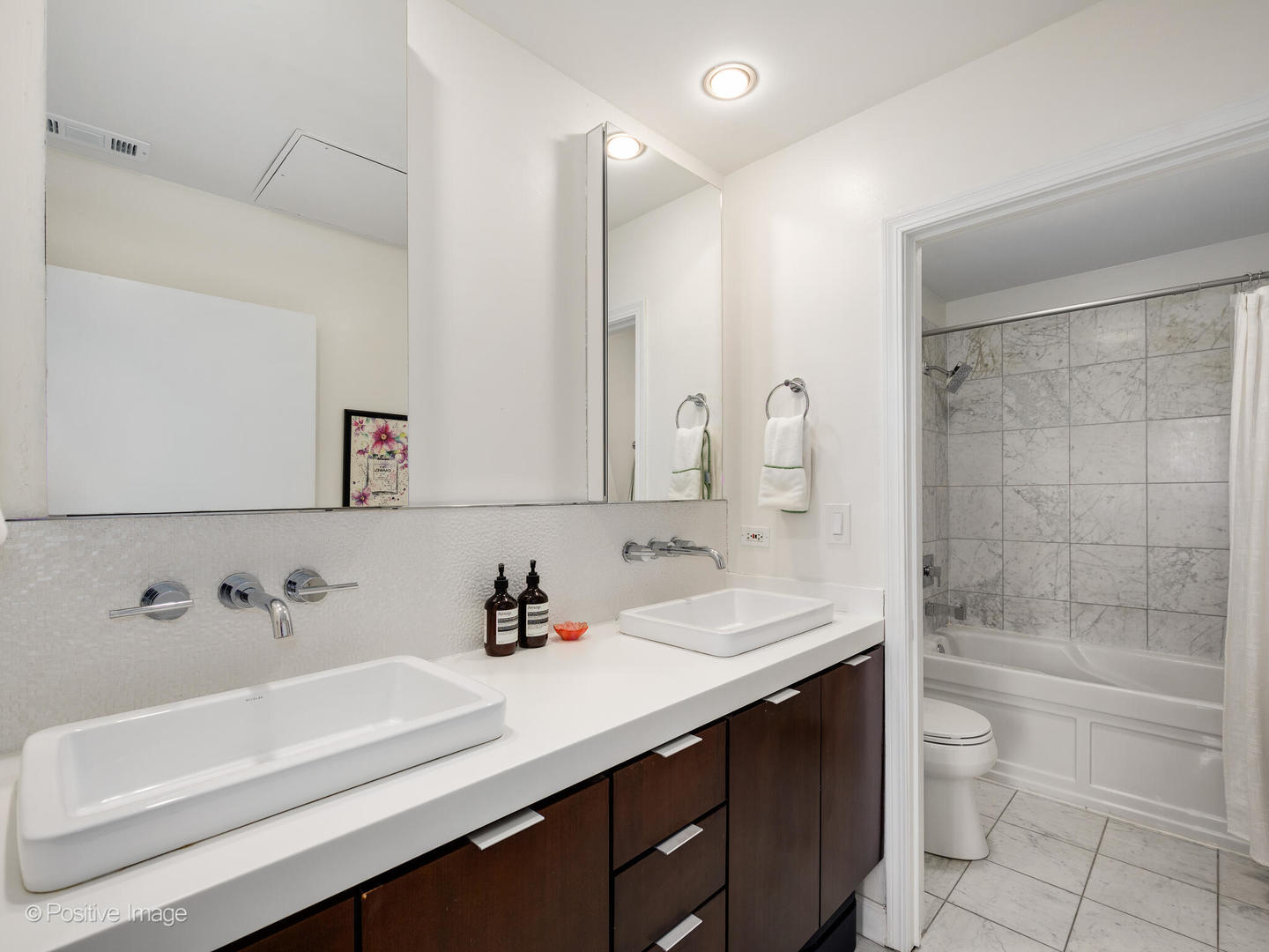 3631 N Halsted Street Unit: 404