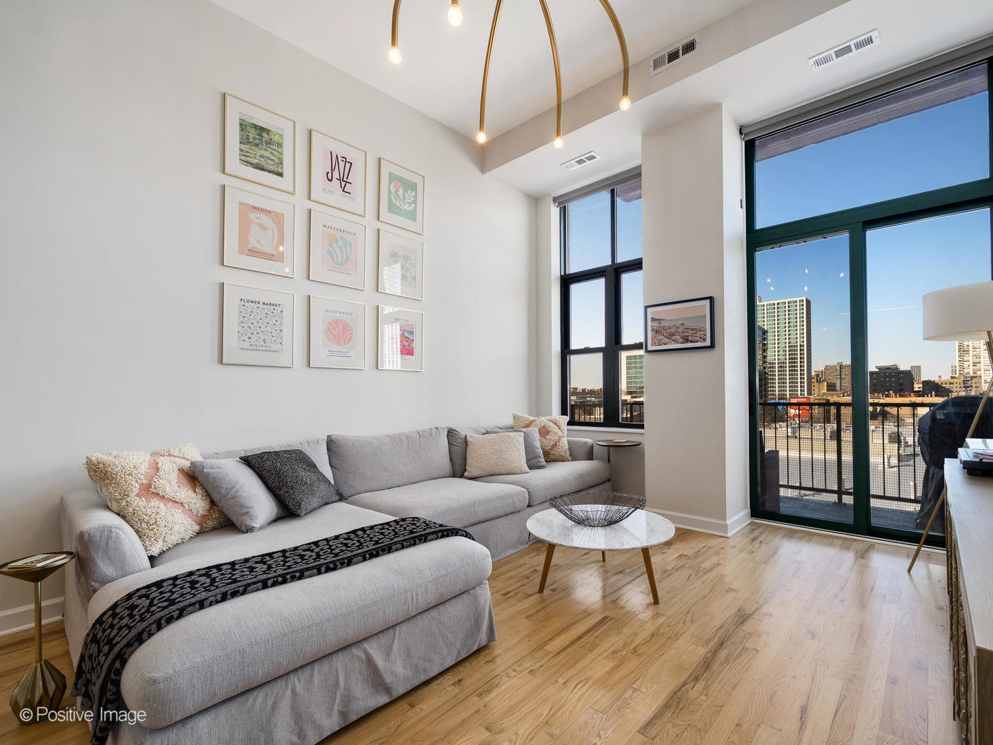 3631 N Halsted Street Unit: 404