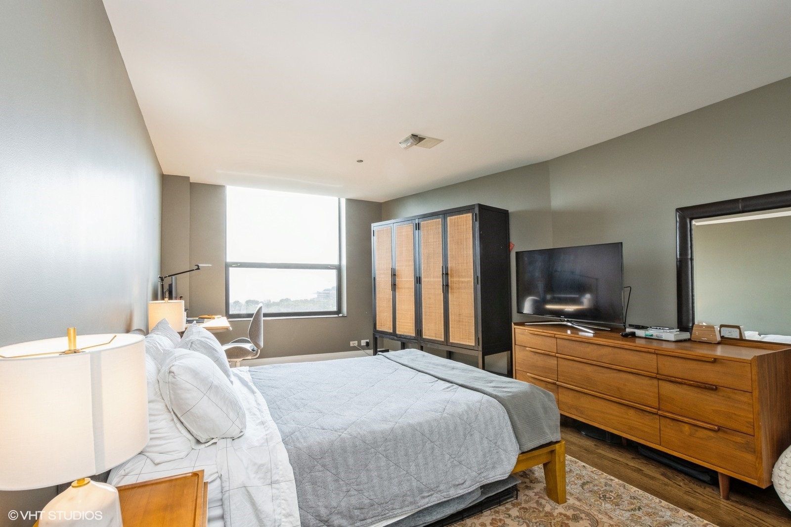 910 S Michigan Avenue Unit: 1002