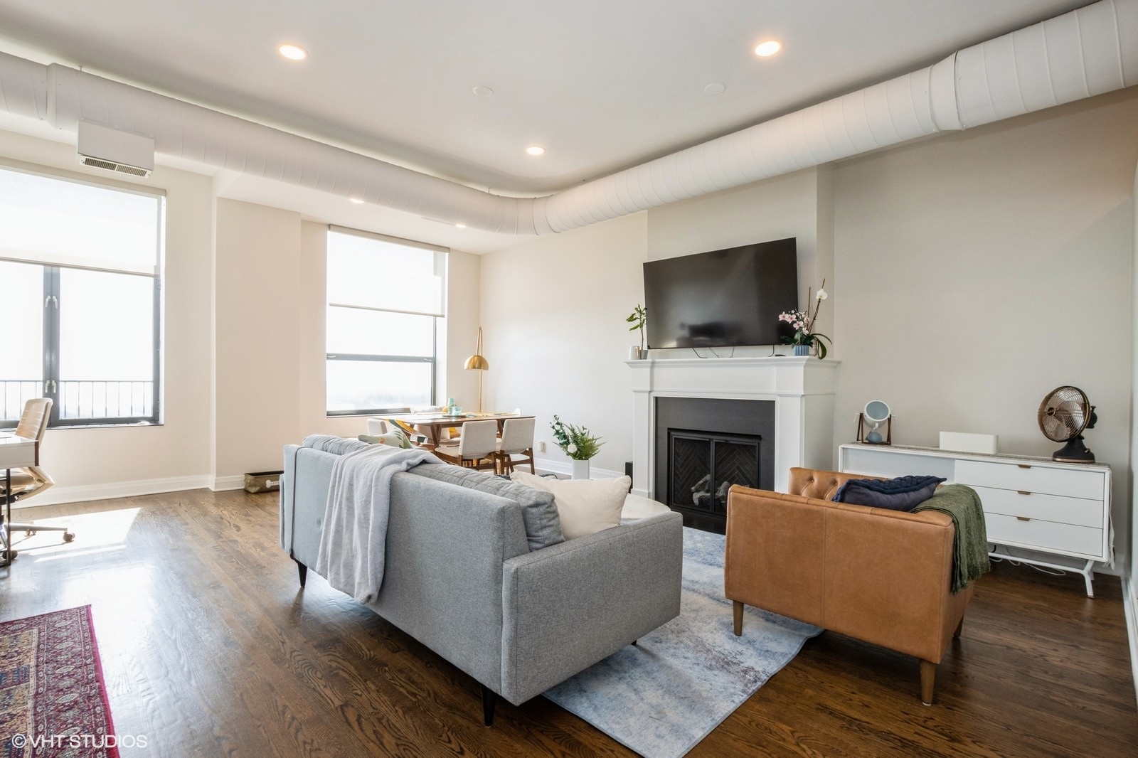 910 S Michigan Avenue Unit: 1002