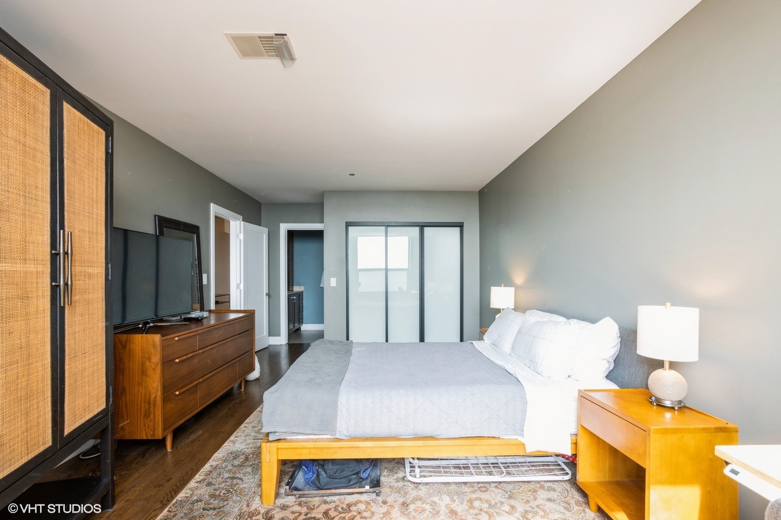 910 S Michigan Avenue Unit: 1002