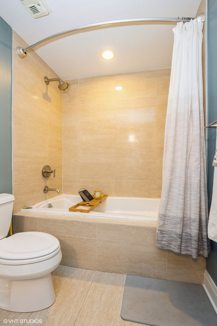 910 S Michigan Avenue Unit: 1002