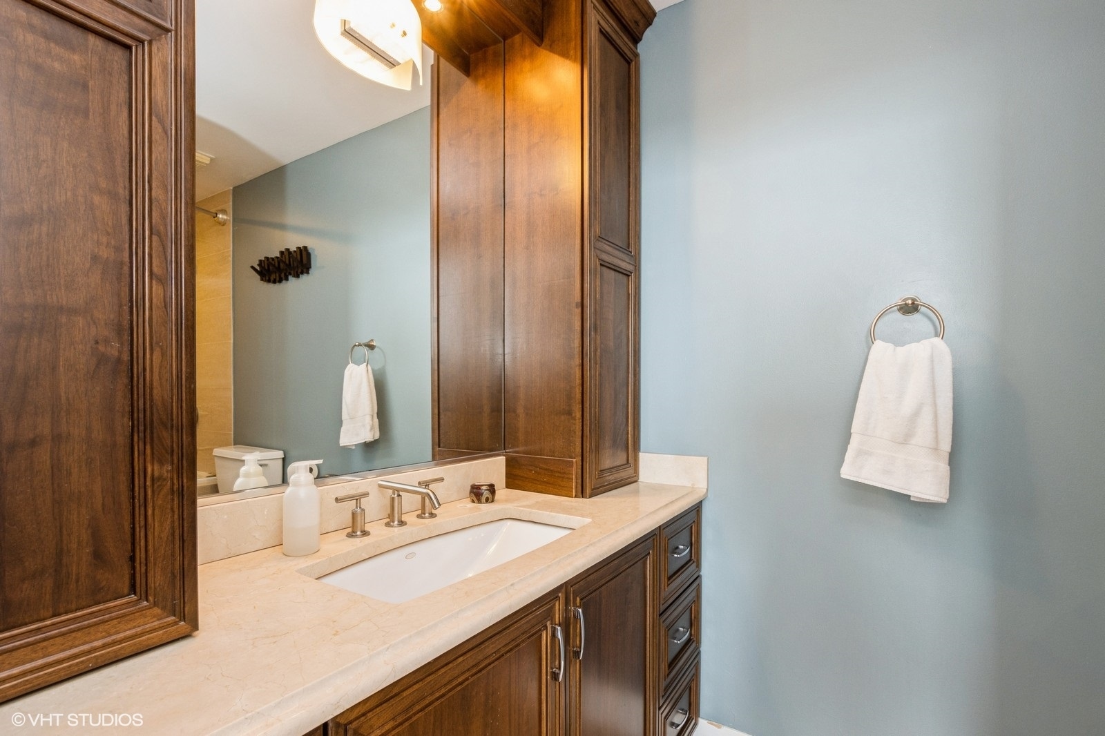 910 S Michigan Avenue Unit: 1002