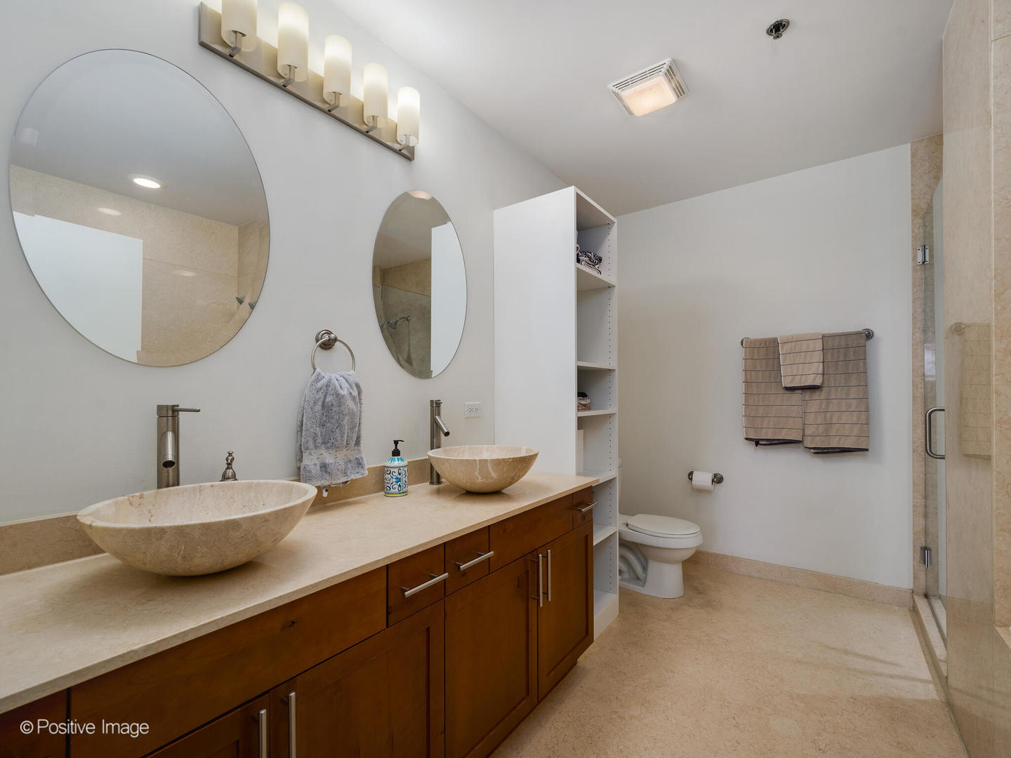 2545 S Dearborn Street Unit: 611