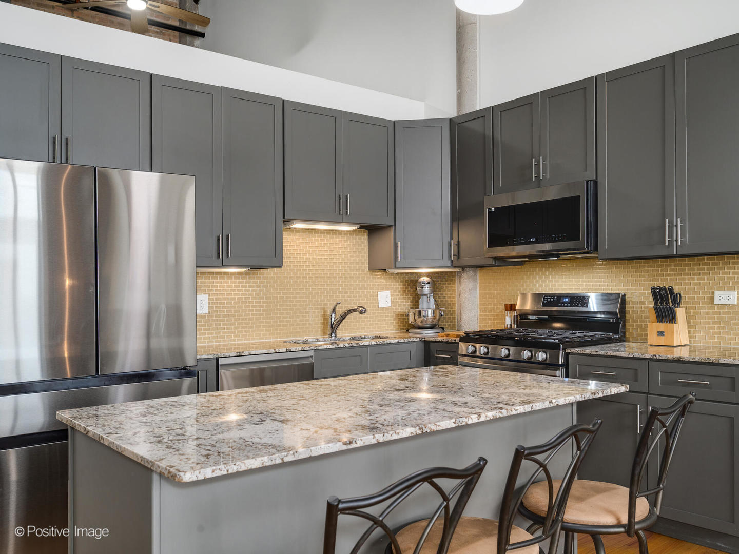 2545 S Dearborn Street Unit: 611
