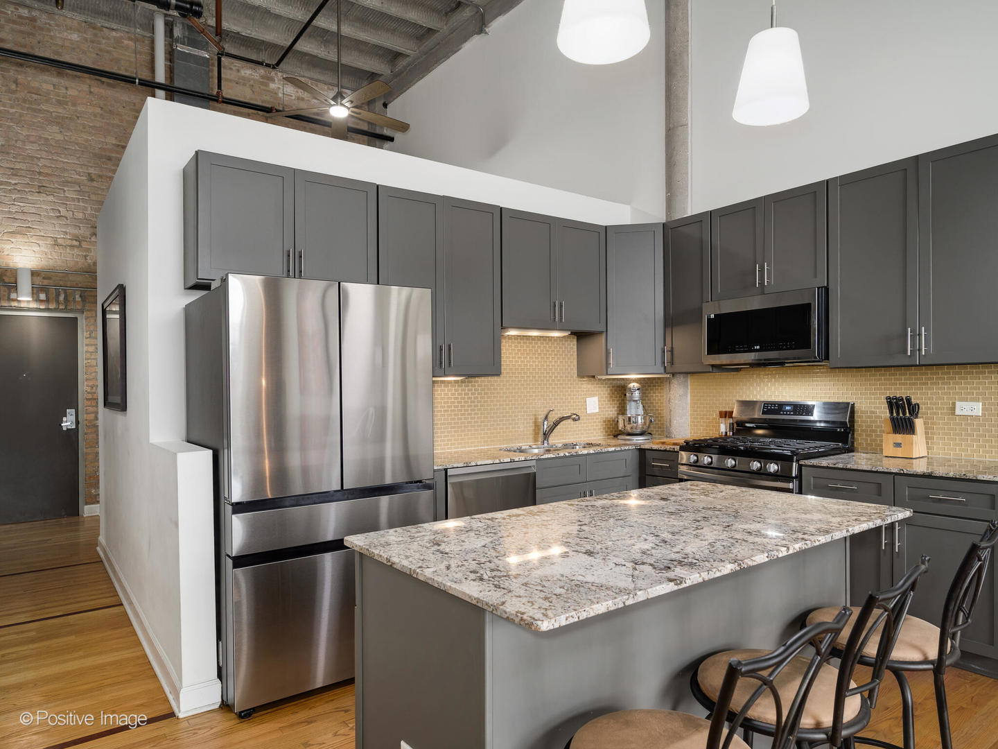 2545 S Dearborn Street Unit: 611