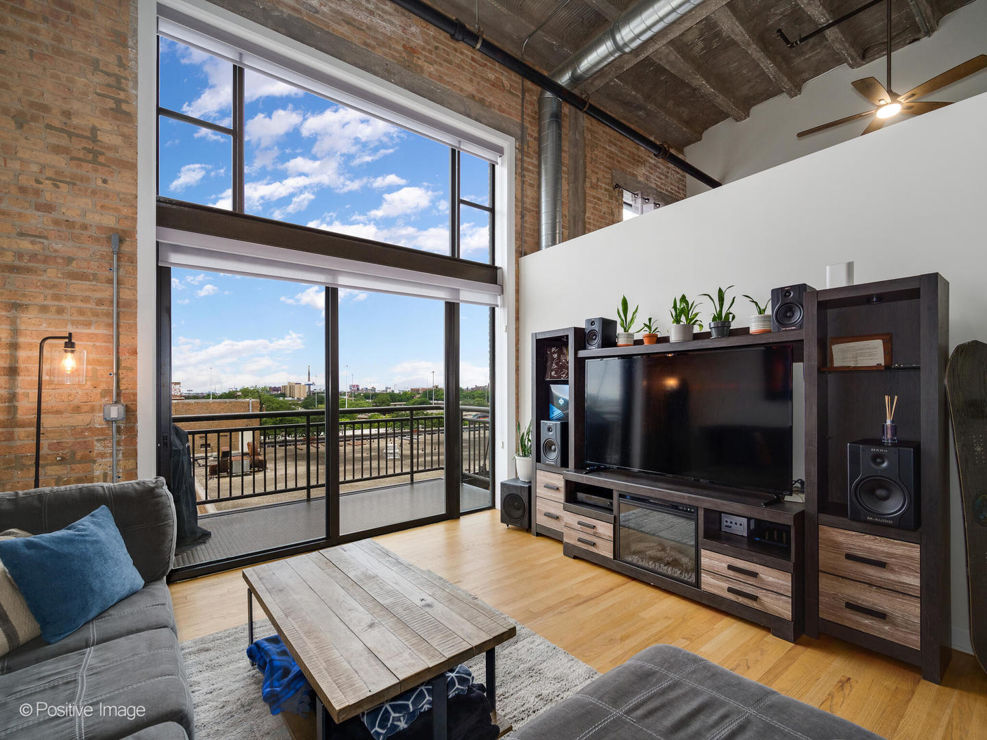 2545 S Dearborn Street Unit: 611