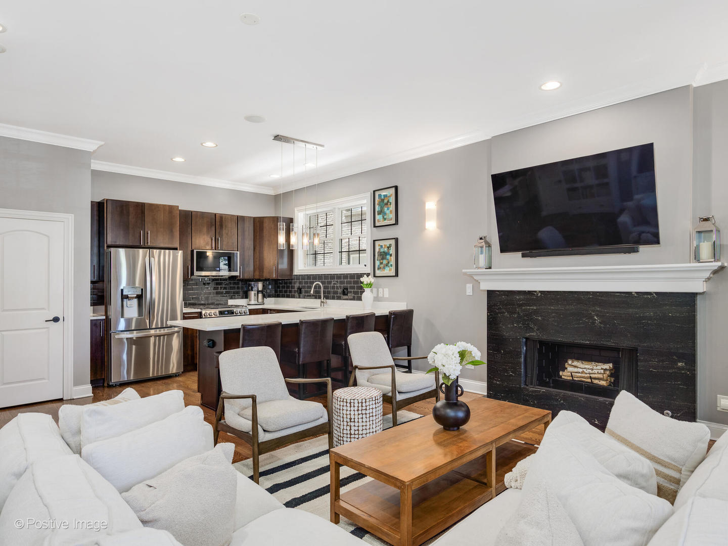 1313 W Carmen Avenue Unit: 1N