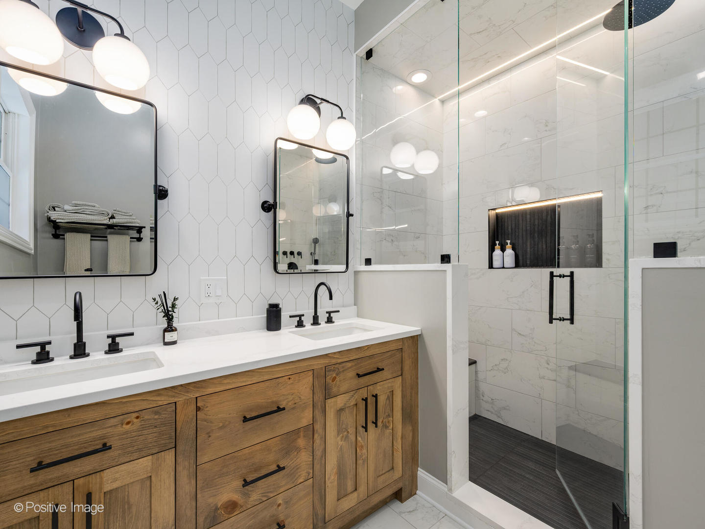 1313 W Carmen Avenue Unit: 1N