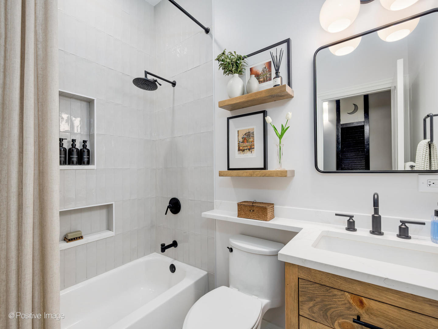 1313 W Carmen Avenue Unit: 1N