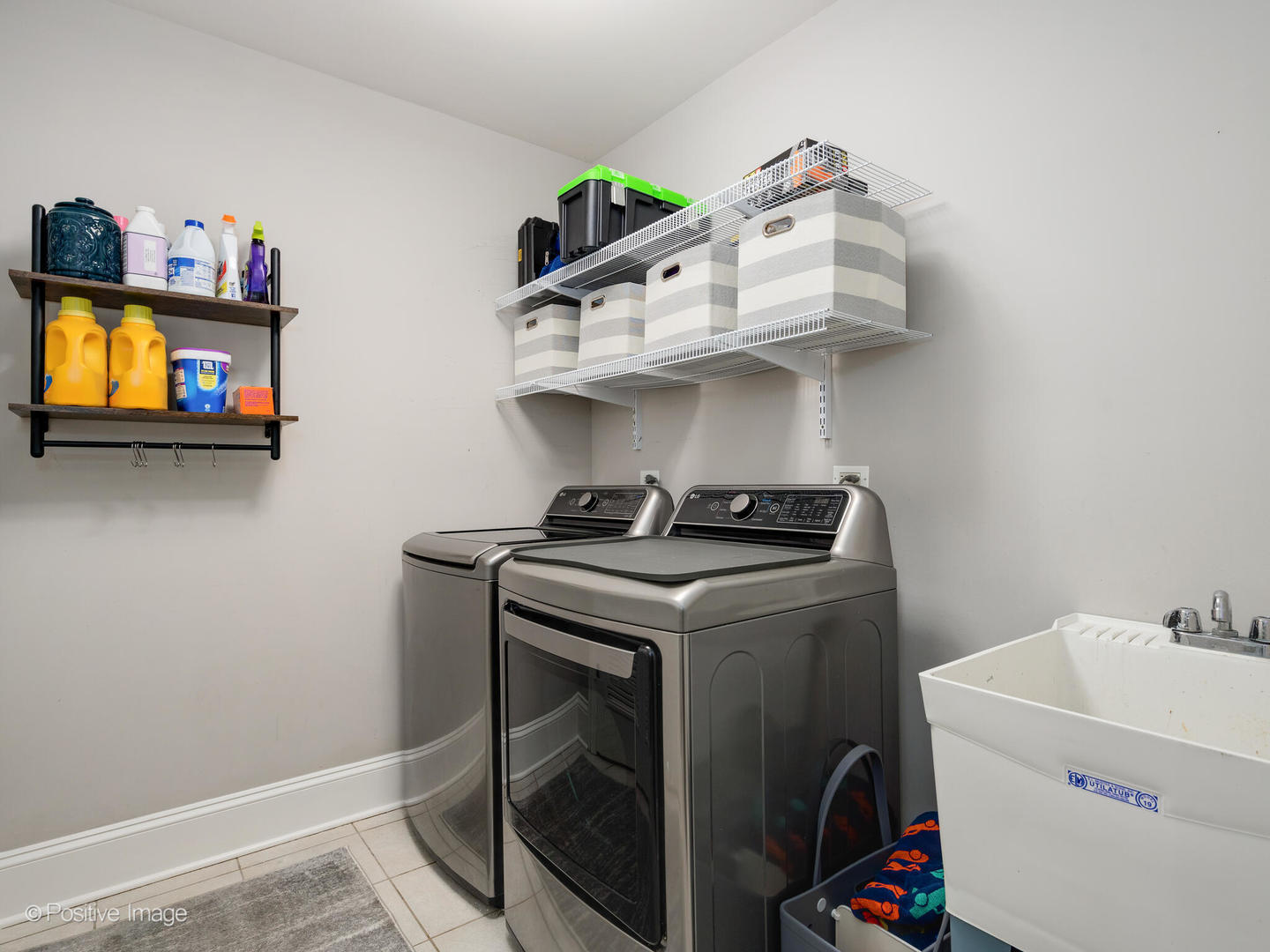 1313 W Carmen Avenue Unit: 1N