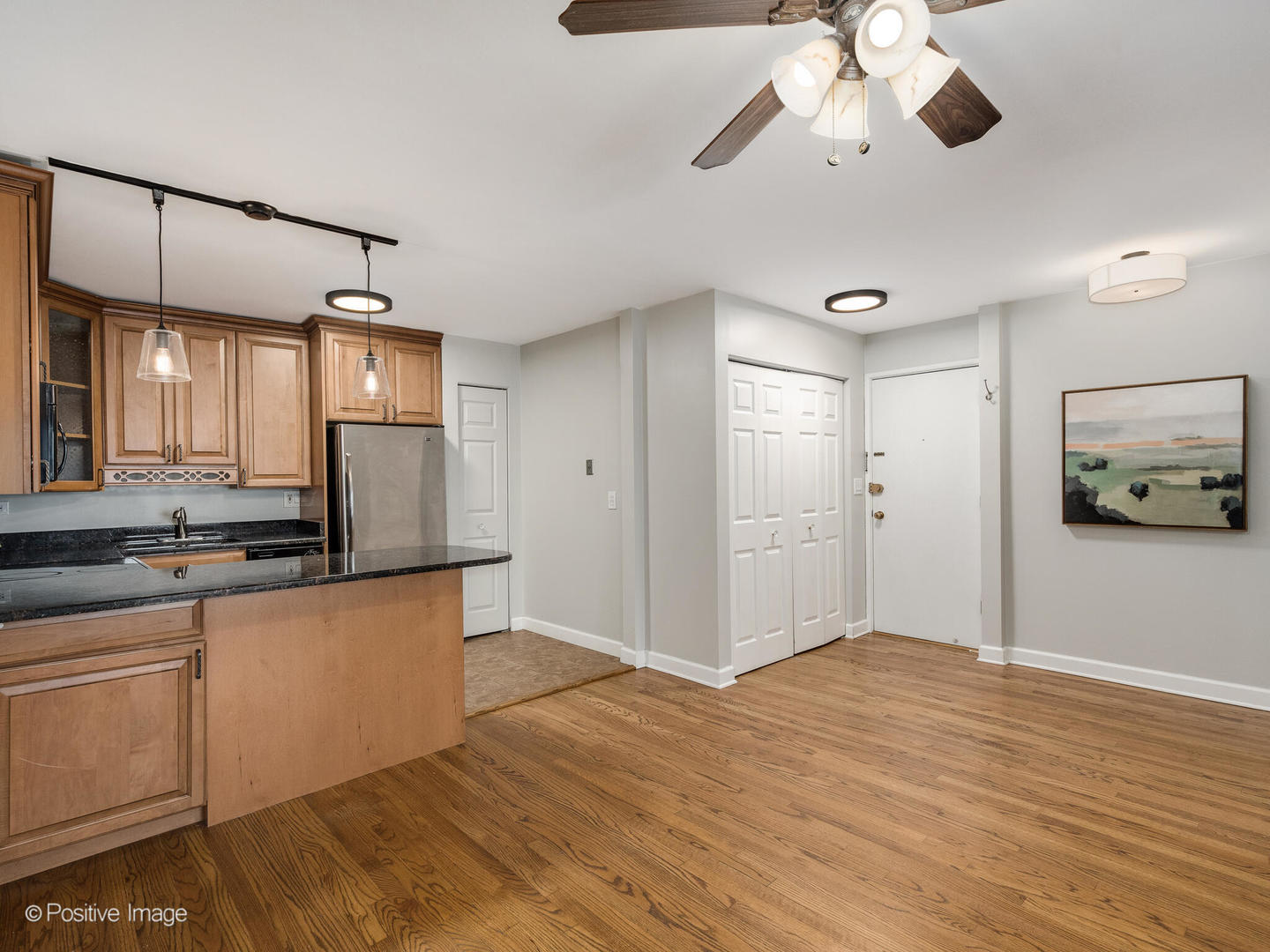 420 W Aldine Avenue Unit: 401