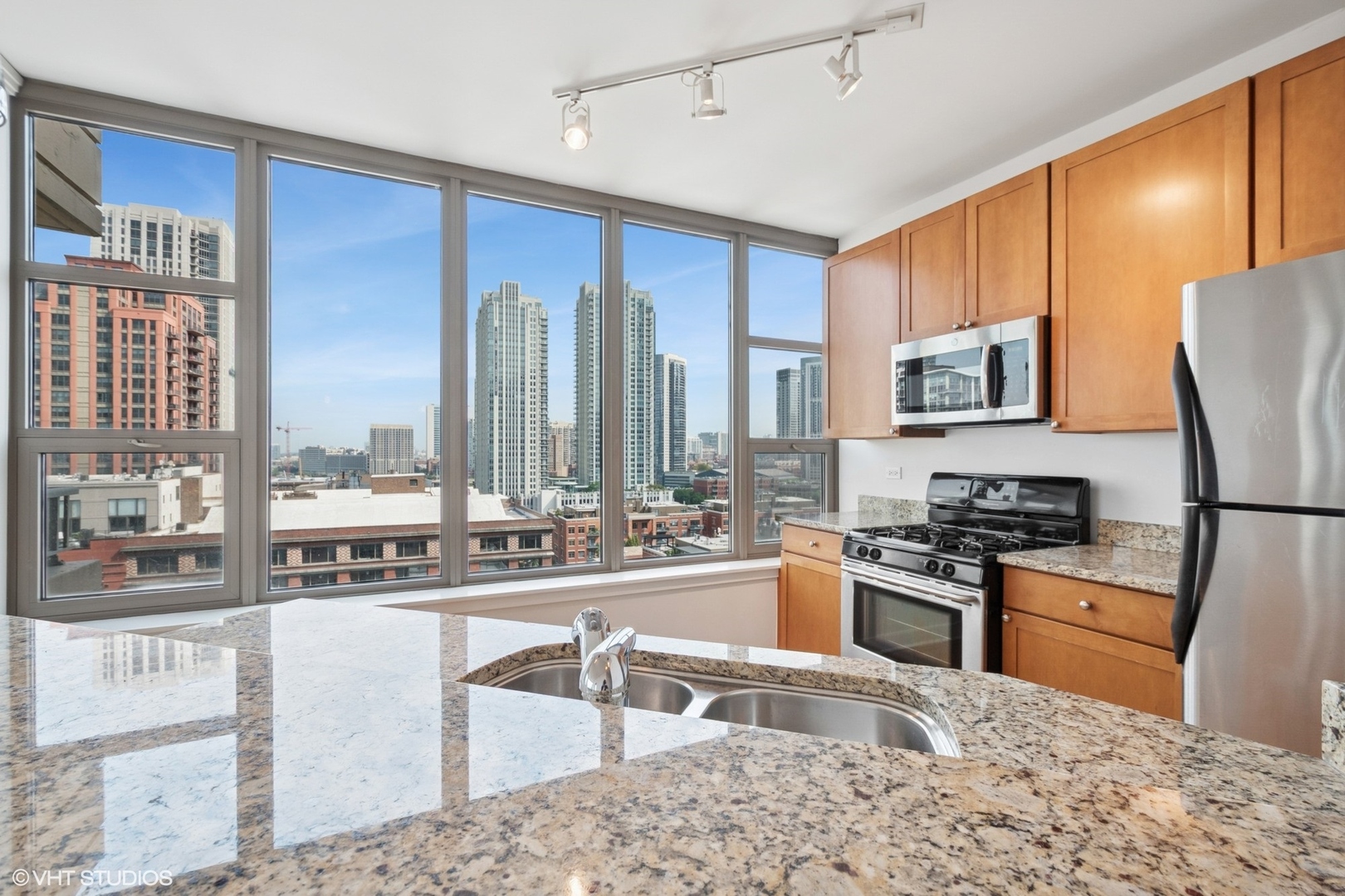 200 N Jefferson Street Unit: 1304