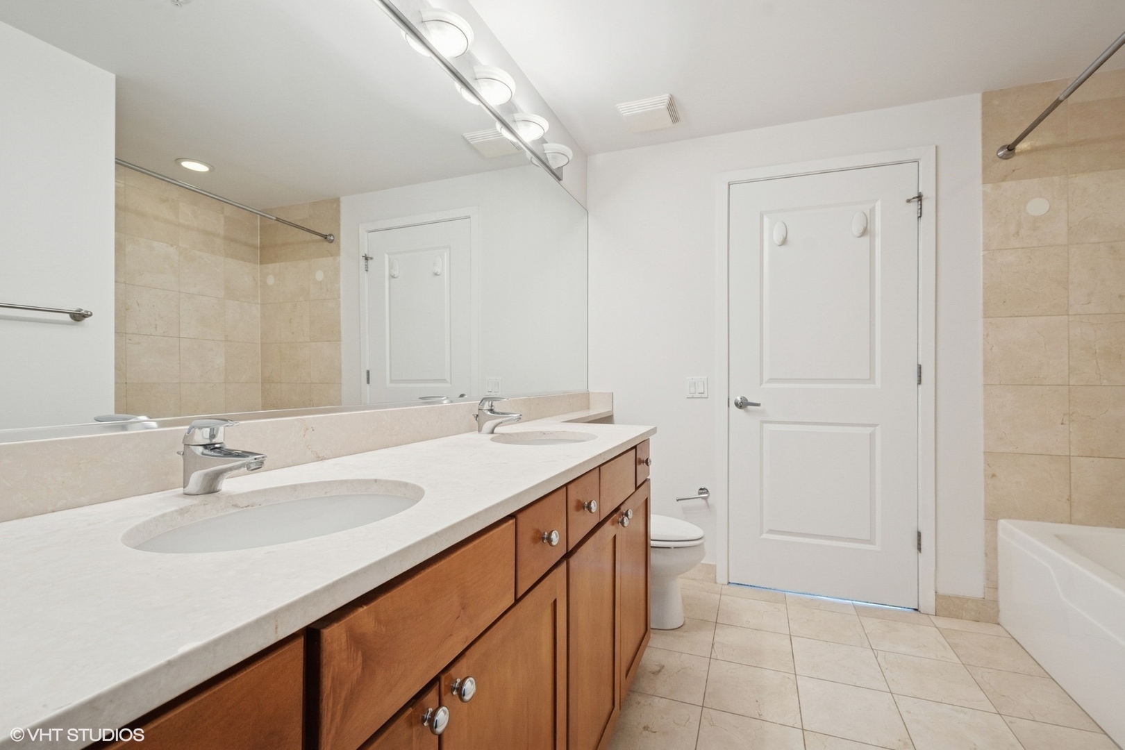 200 N Jefferson Street Unit: 1304