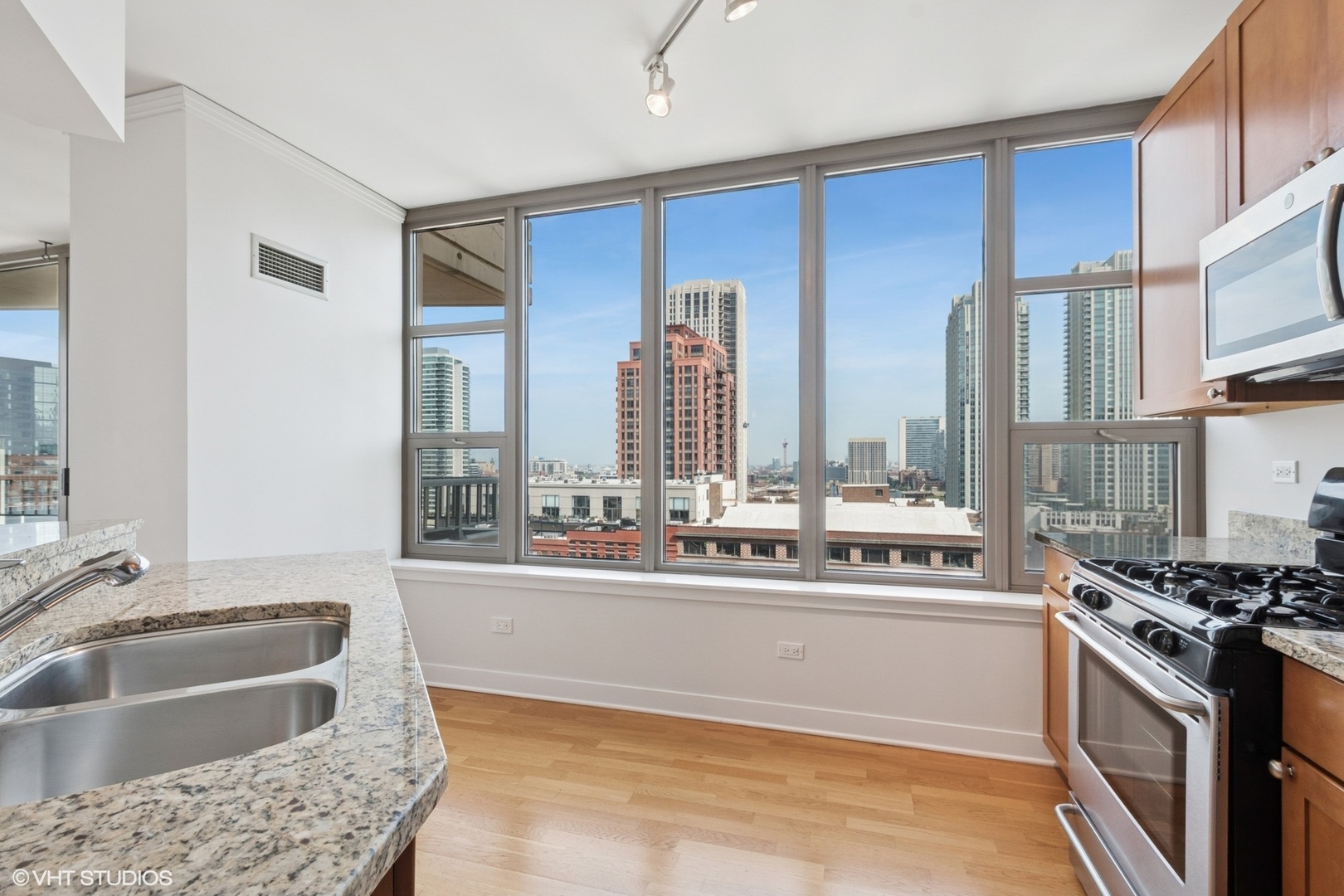 200 N Jefferson Street Unit: 1304
