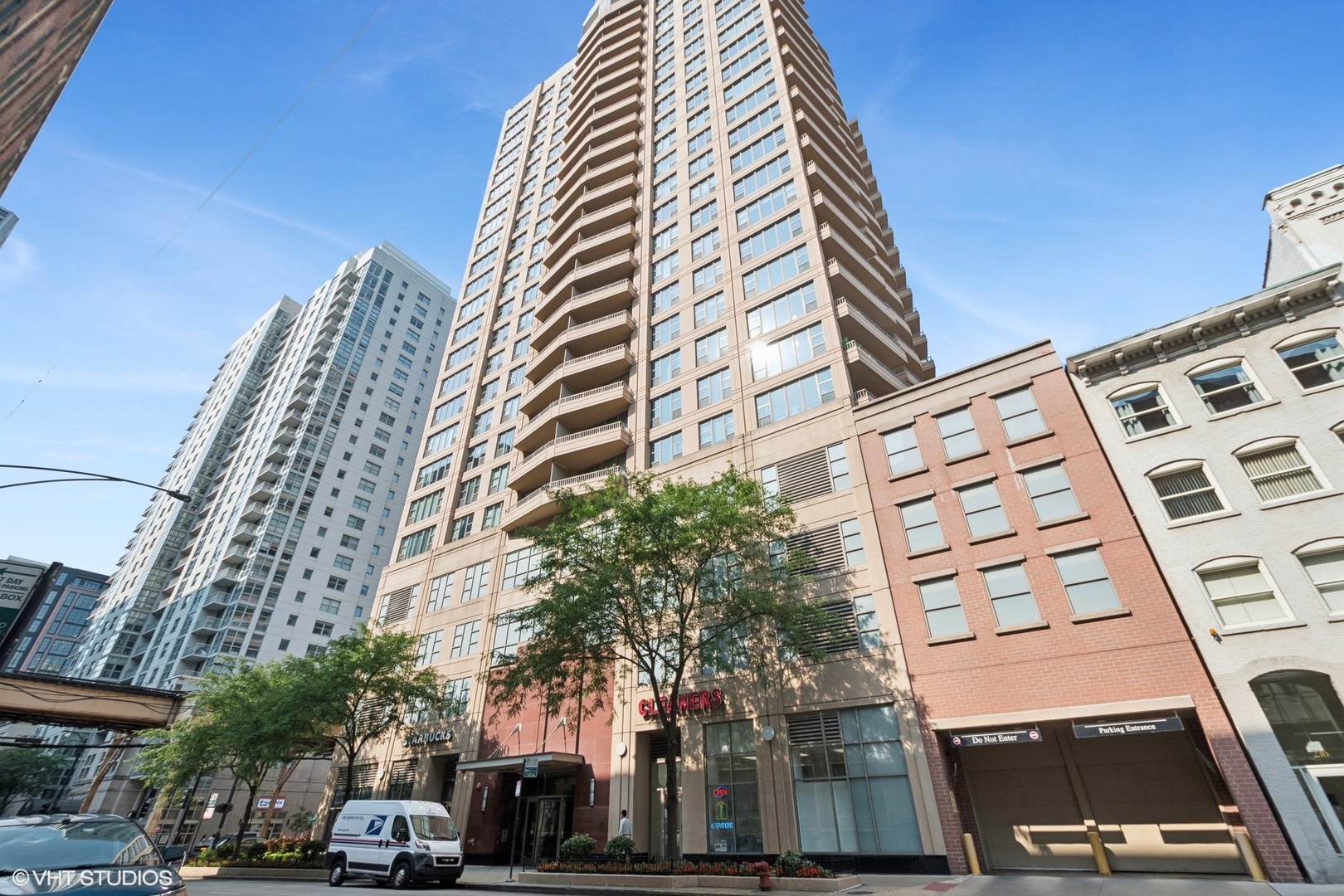200 N Jefferson Street Unit: 1304