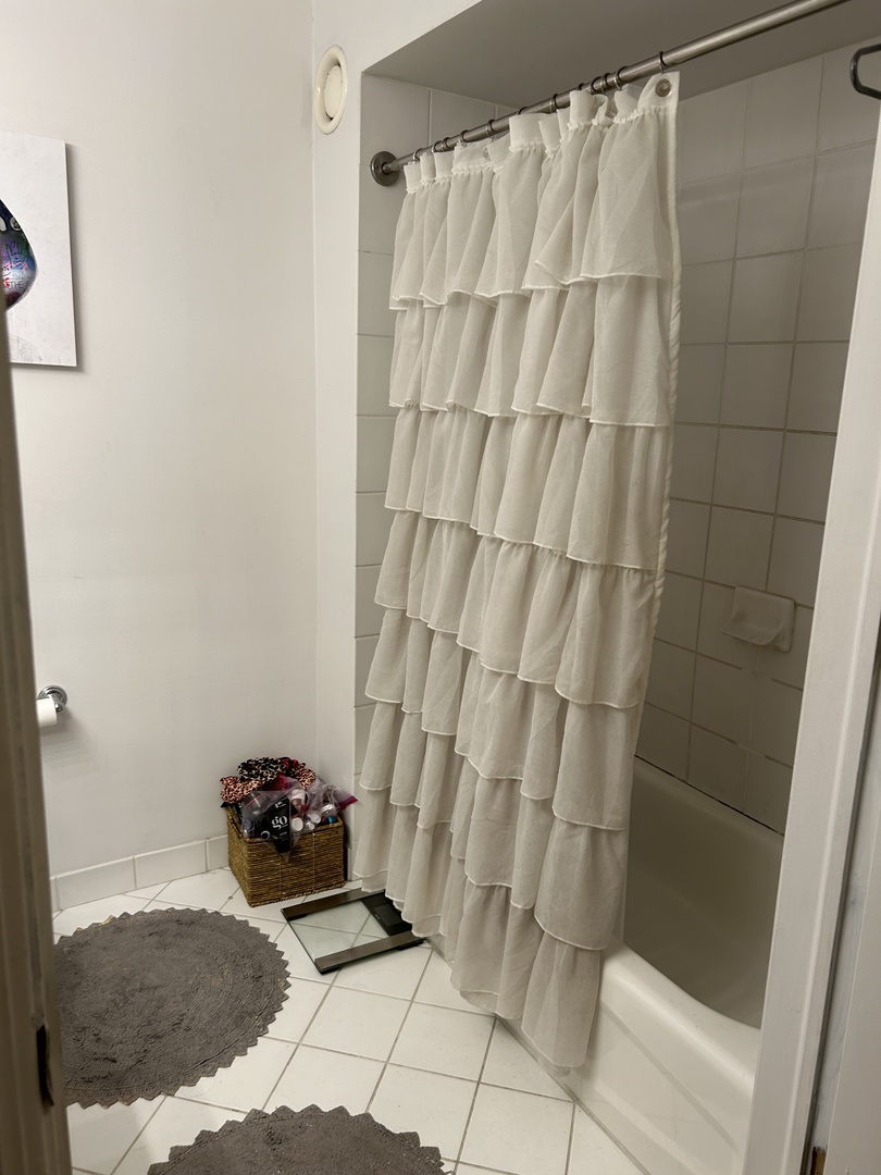 345 N LaSalle Drive Unit: 2209