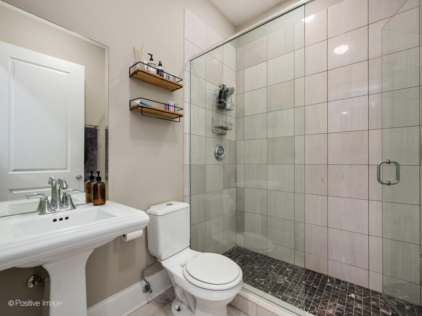 2221 W Belmont Avenue Unit: 301