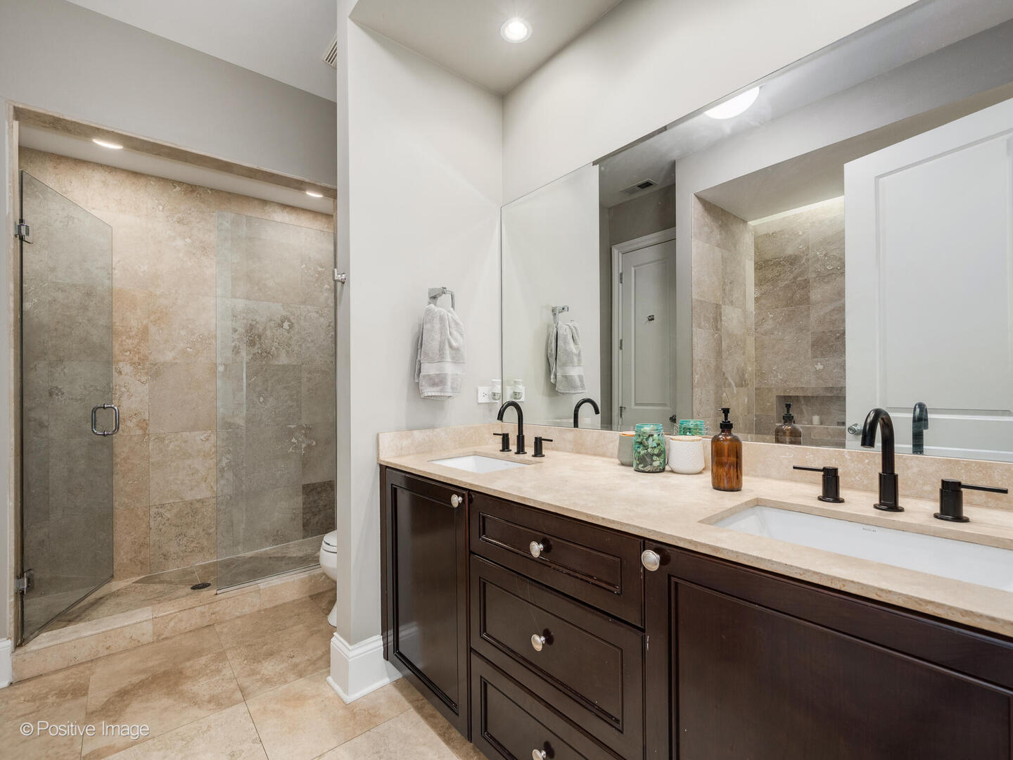 2221 W Belmont Avenue Unit: 301