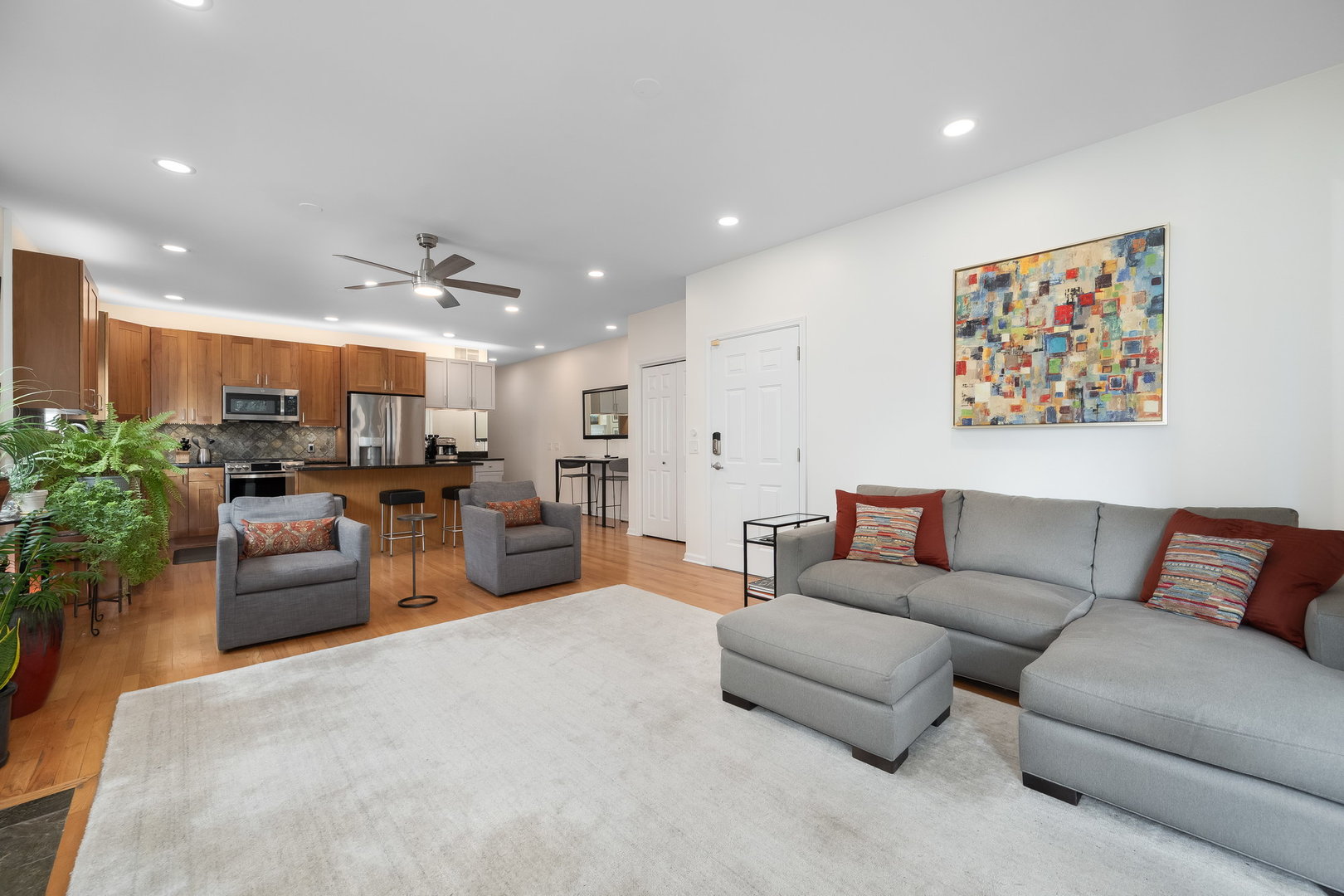 4826 N Winthrop Avenue Unit: 2S