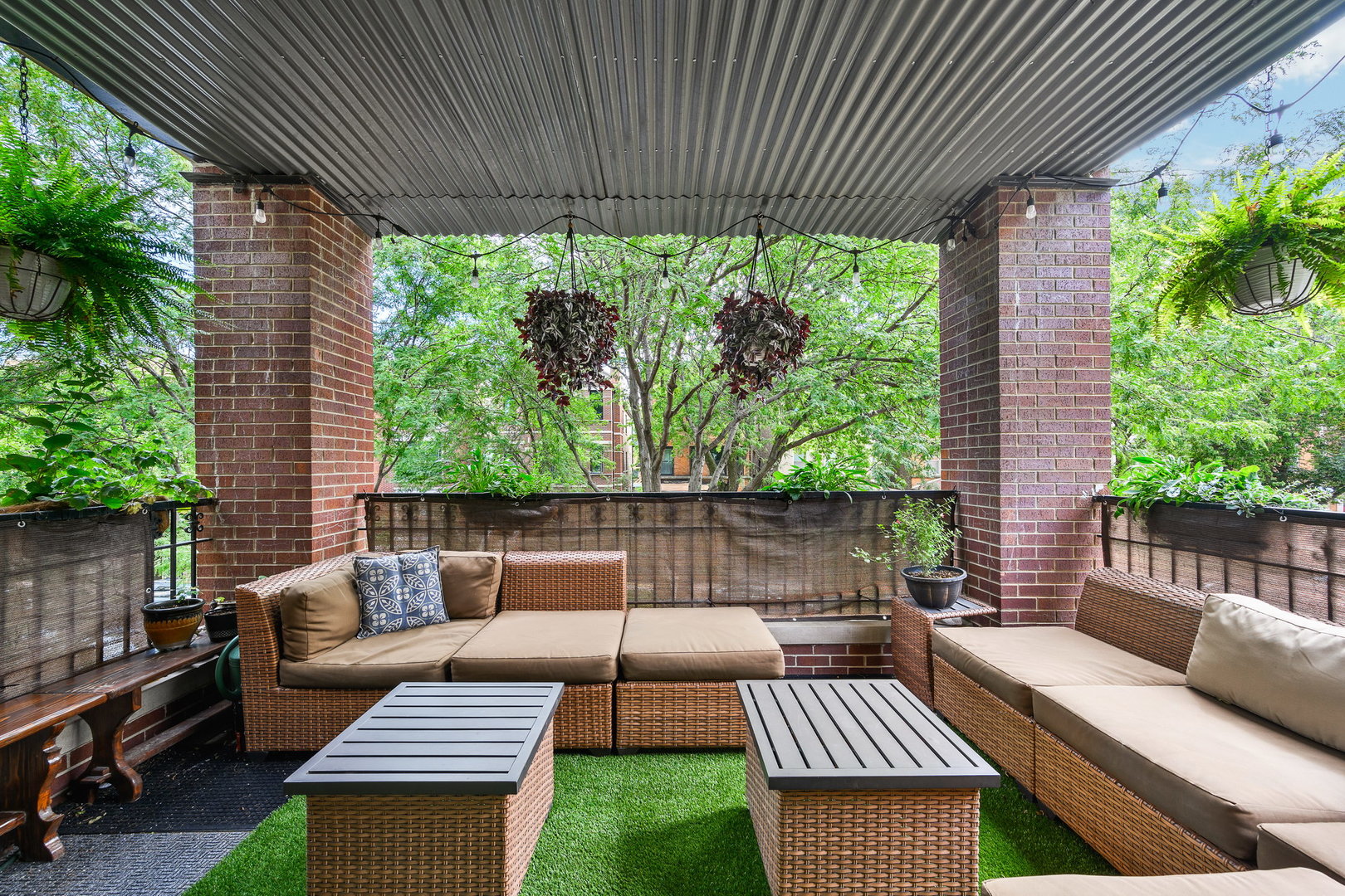 4826 N Winthrop Avenue Unit: 2S